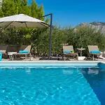Вилла Allegra With 32msq Heated Pool, 300m Far From Sandy Beaches, Open Sea View Омиш