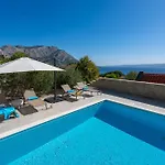 Вилла Allegra With 32msq Heated Pool, 300m Far From Sandy Beaches, Open Sea View Омиш