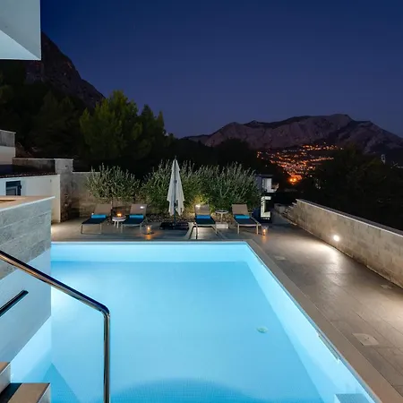 Vila Allegra With 32msq Heated Pool, 300m Far From Sandy Beaches, Open Sea View Omiš