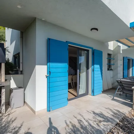 Allegra With 32msq Heated Pool, 300m Far From Sandy Beaches, Open Sea View Вилла Омиш