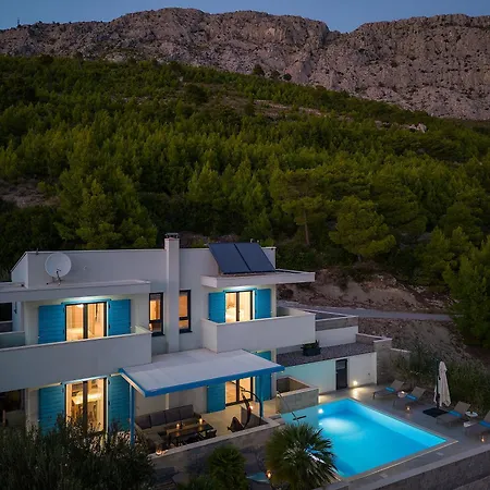 Allegra With 32msq Heated Pool, 300m Far From Sandy Beaches, Open Sea View Омиш
